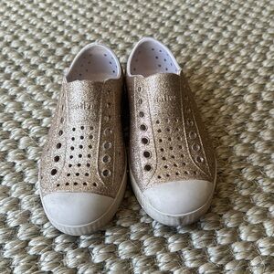 Rose gold glitter natives size 12